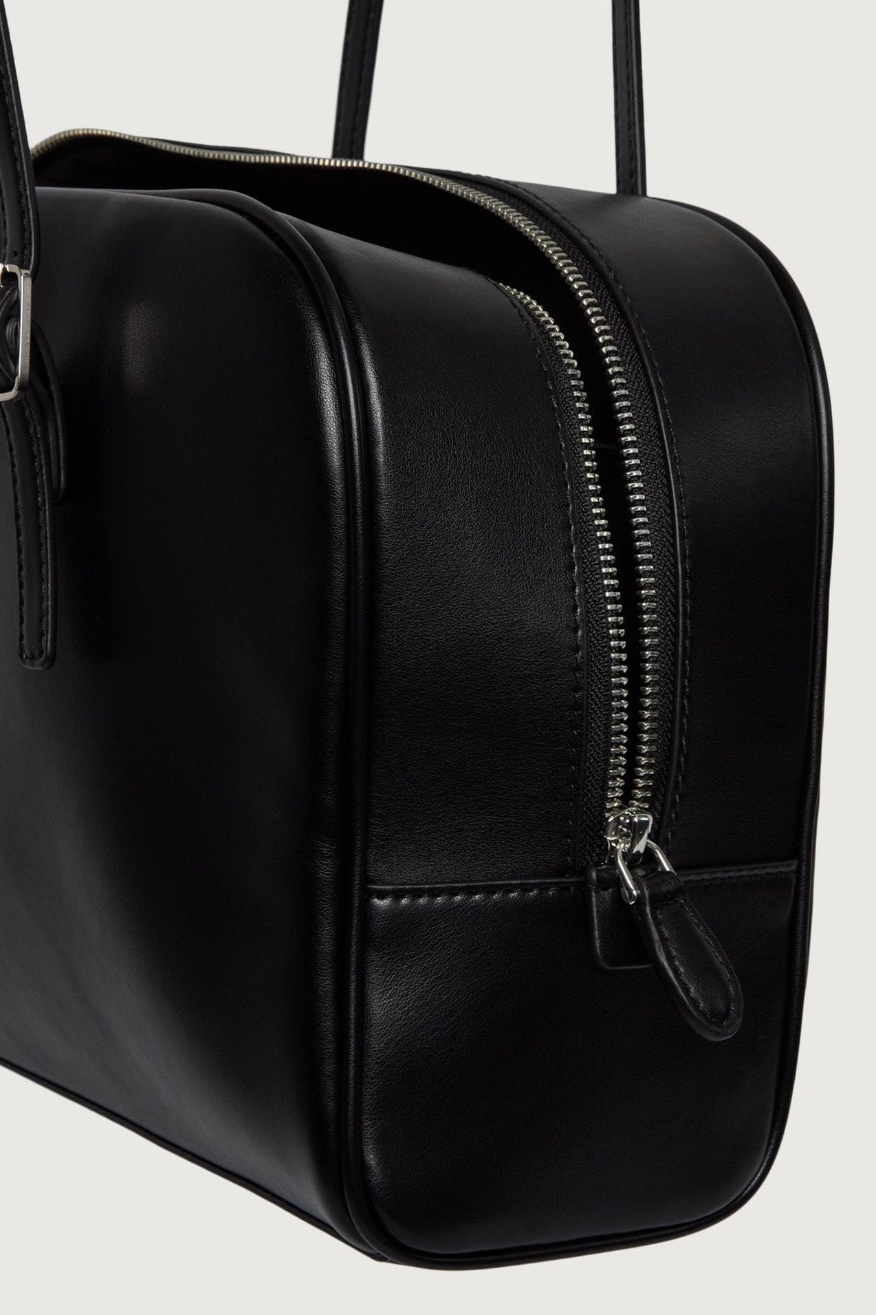 LIV BOWLER BAG