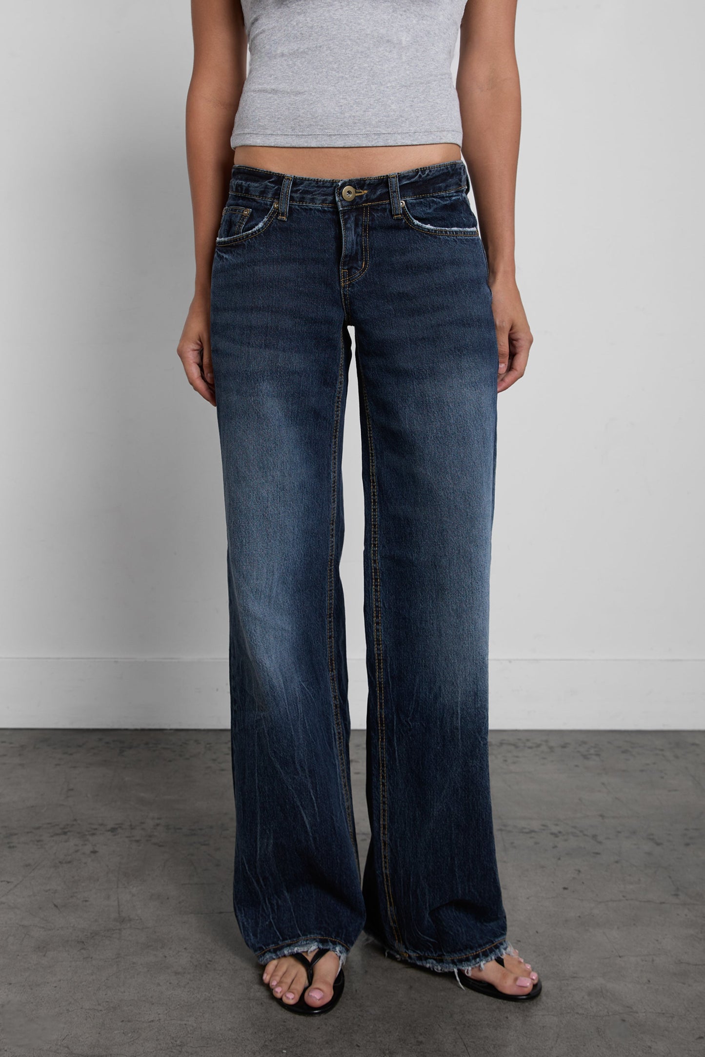 RETRO LOW RISE VINTAGE WASH JEAN