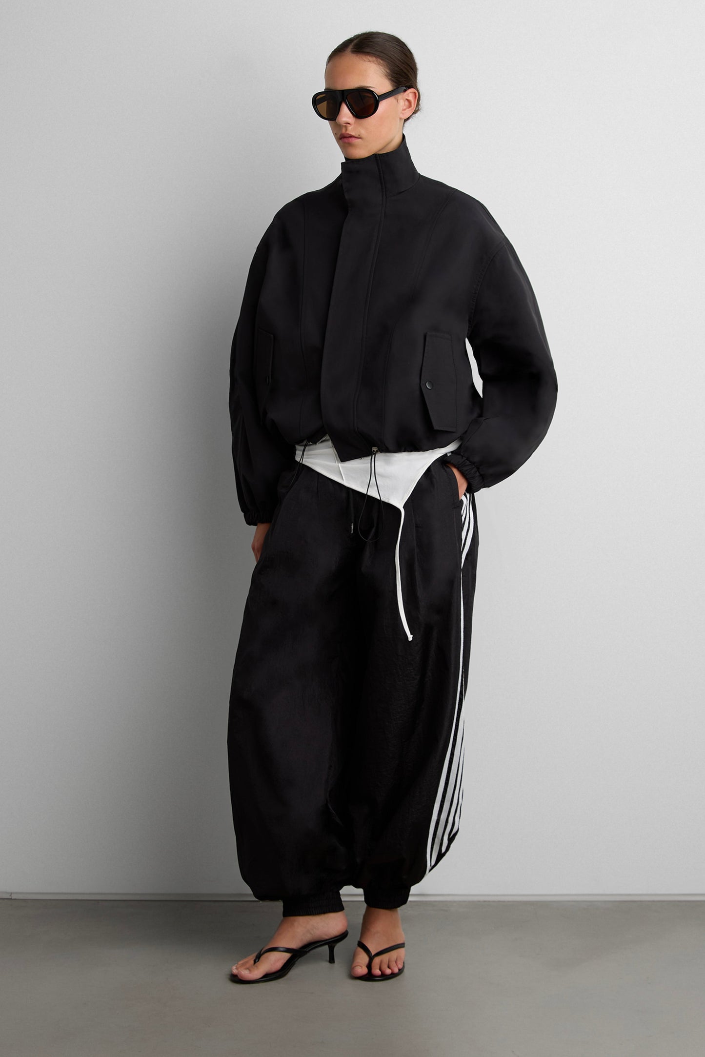 HIGH FUNNEL NECK CROPPED DRAWSTRING JACKET