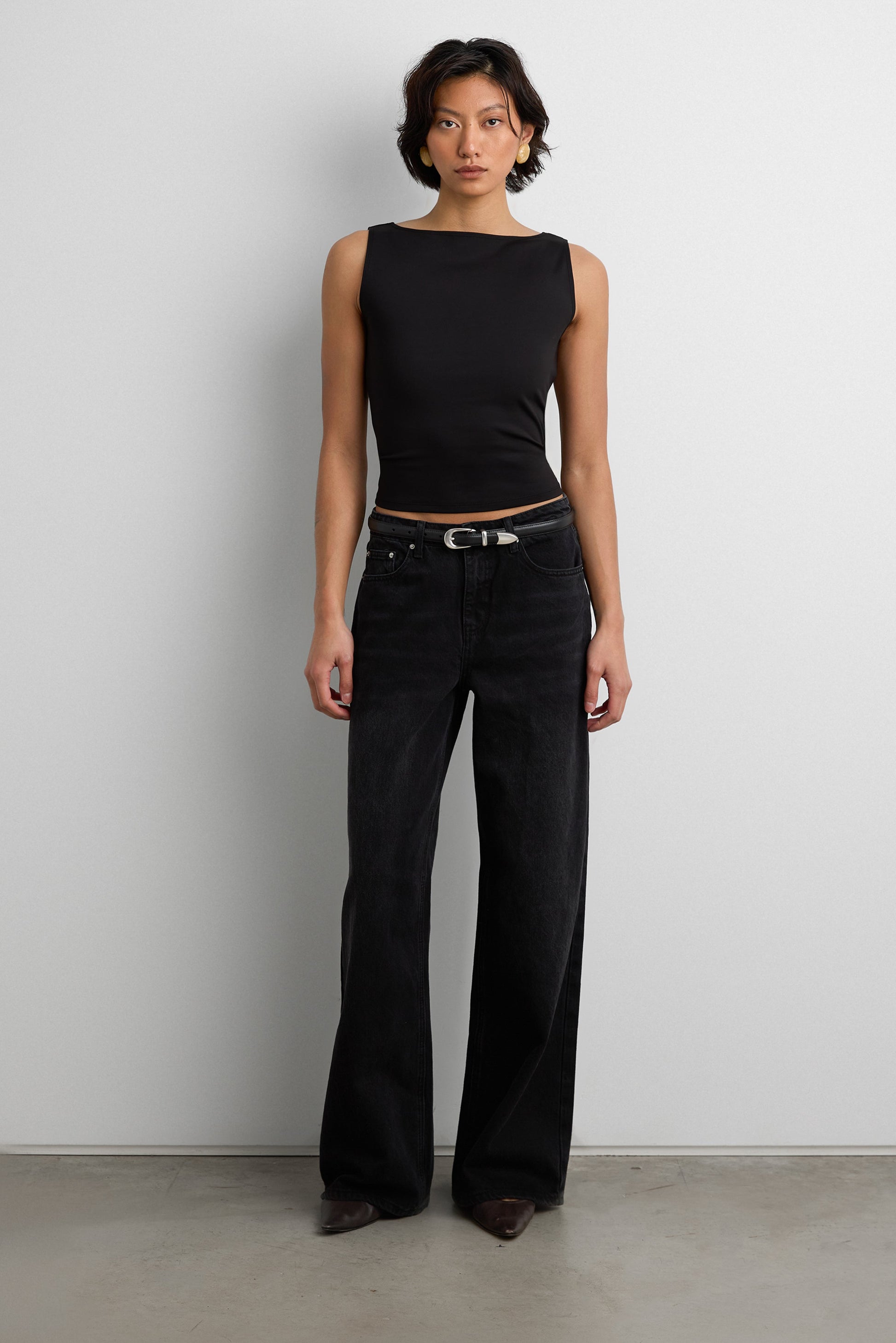 HIGH NECK SLEEVELESS TOP