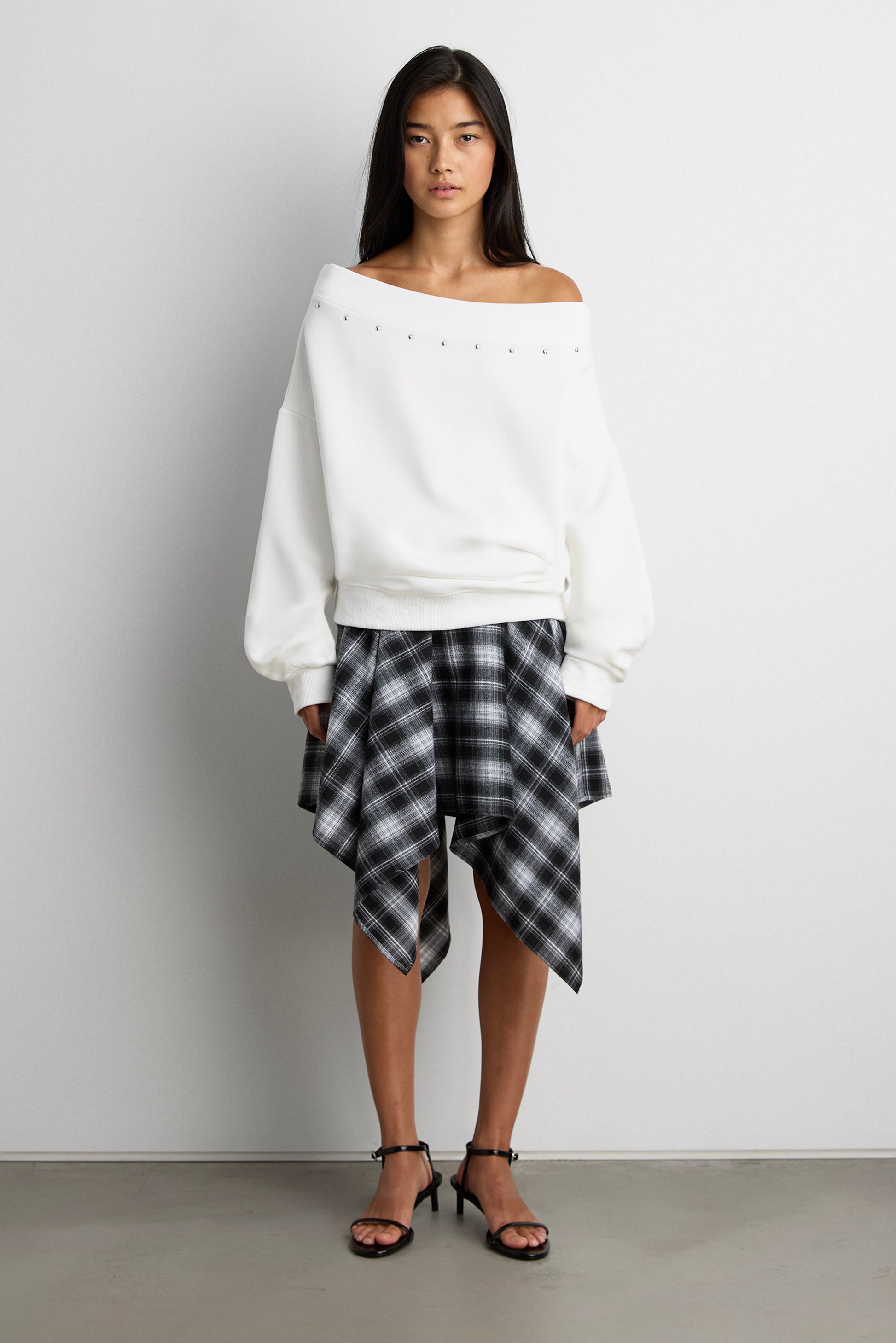 RELAXED STUDDED OFF SHOULDER TOP
