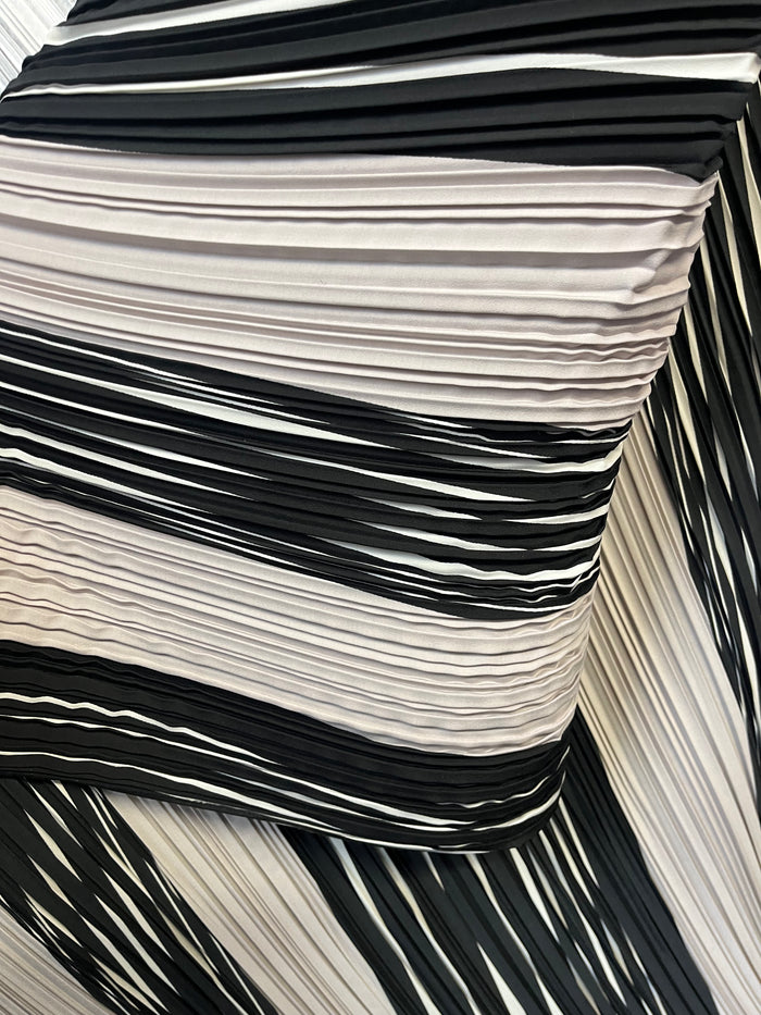Mushroom Pleated - Poly Crepe de Chine - White/Black