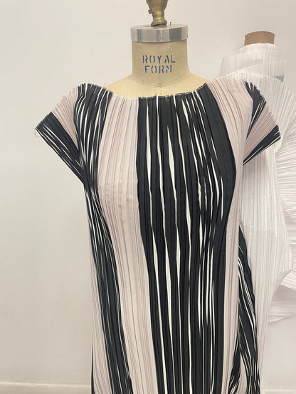 Mushroom Pleated - Poly Crepe de Chine - White/Black