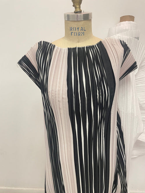 Mushroom Pleated - Poly Crepe de Chine - White/Black